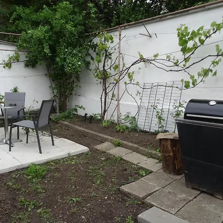 House With Garden *